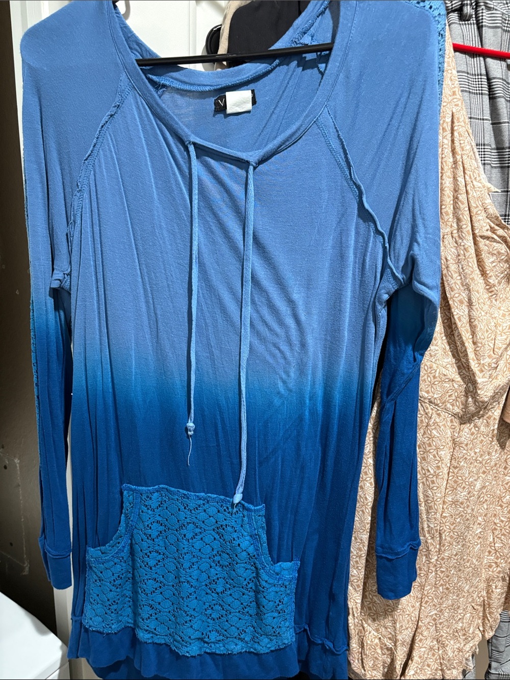 VENUS Blue Ombre Lace-Pocket Long Sleeve Tee